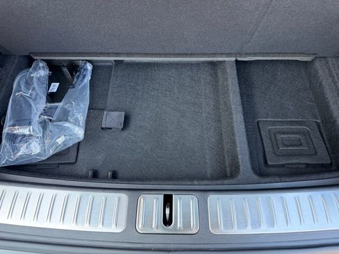 Used 2024 Genesis GV60 RWD image 52