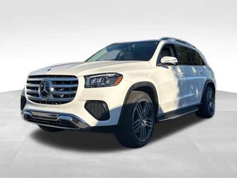 Used 2026 Mercedes-Benz GLS 450 4MATIC image 3