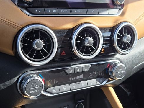 Used 2025 Nissan Sentra SV w/ SV Premium Package image 29