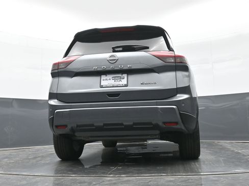 Used 2024 Nissan Rogue SL image 37
