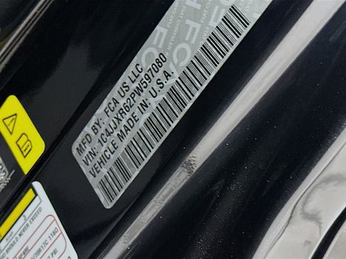 Used 2023 Jeep Wrangler Unlimited Rubicon 4xe image 12