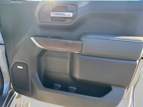 Used 2022 GMC Sierra 1500 Denali w/ Denali Premium Package image 9