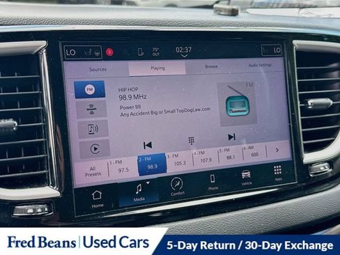 Used 2023 Chrysler Pacifica Touring-L FWD image 20
