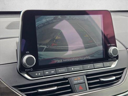 Used 2025 Nissan Altima 2.5 SV FWD image 13