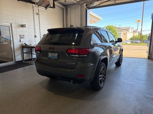 Used 2021 Jeep Grand Cherokee Trailhawk w/ Premium Lighting Group AWD/4WD image 3