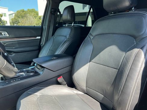 Used 2019 Ford Explorer Limited w/ Class III Trailer Tow Package FWD image 10