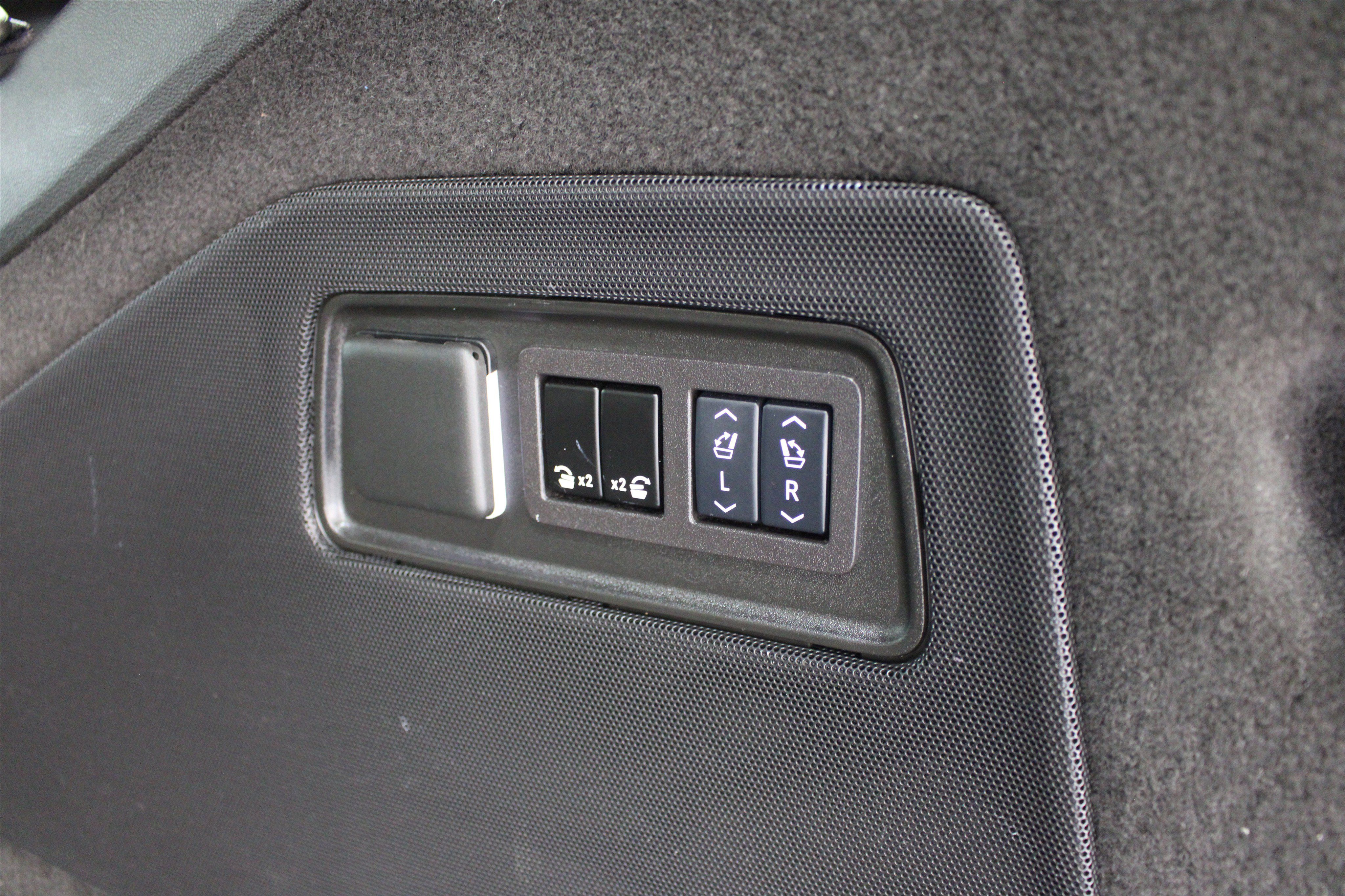 Certified 2024 Cadillac Escalade Premium Luxury w/ Performance Package AWD/4WD image 27