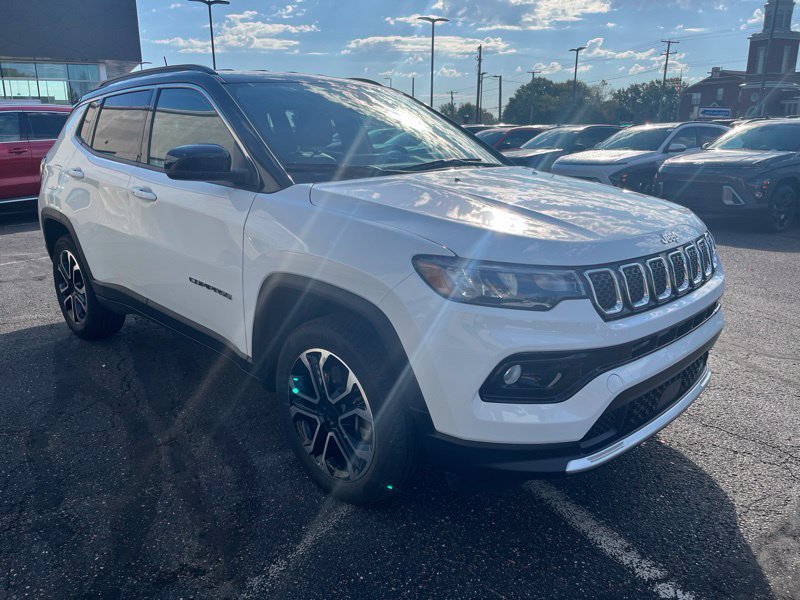 Used 2024 Jeep Compass Limited AWD/4WD image 3