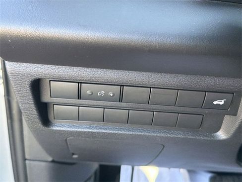 Used 2024 Mitsubishi Outlander SE image 17