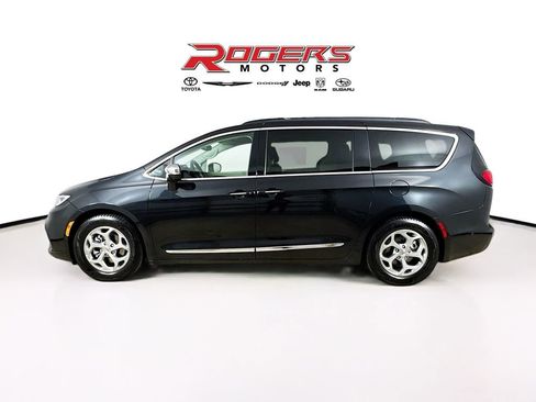 Used 2022 Chrysler Pacifica Limited image 4