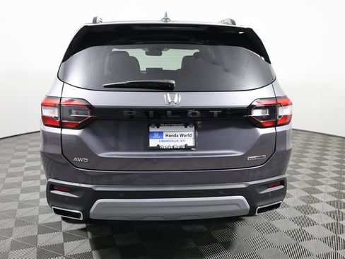 New 2025 Honda Pilot Touring image 5