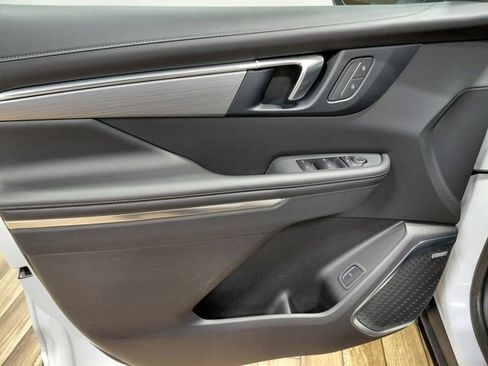 Used 2025 Buick Enclave Preferred image 39