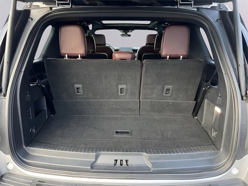 Used 2022 Ford Expedition Limited image 17