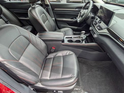 Used 2025 Nissan Altima 2.5 SR w/ SR Premium Package FWD image 25