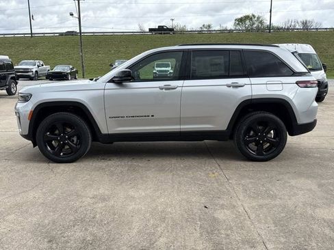 New 2026 Jeep Grand Cherokee Limited AWD/4WD image 8