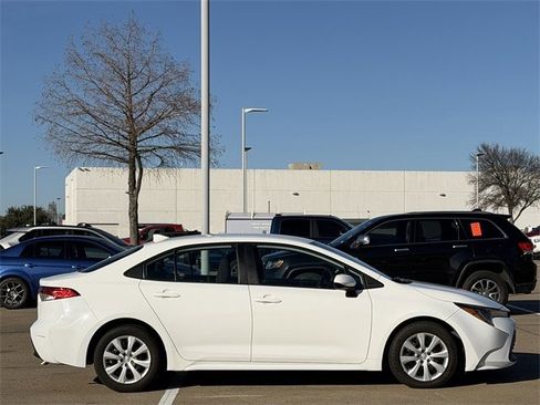Used 2023 Toyota Corolla LE image 3