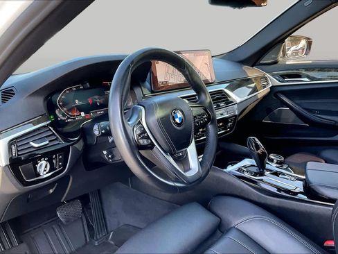 Used 2022 BMW 530i w/ Executive Package RWD image 15