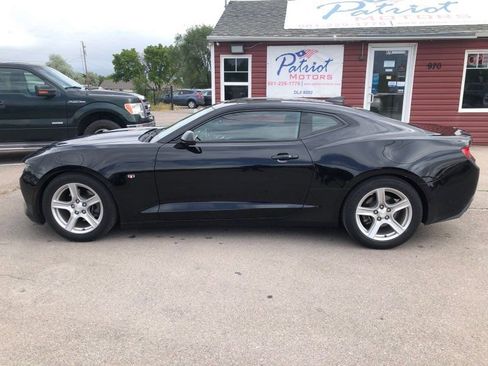 Used 2018 Chevrolet Camaro LT RWD image 2
