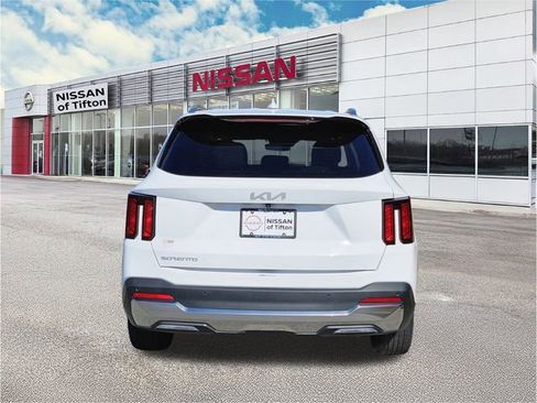 Used 2024 Kia Sorento S image 5