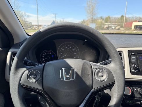 Used 2020 Honda HR-V LX image 12