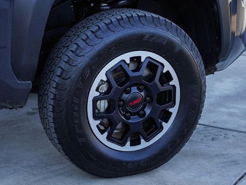 Used 2024 Toyota Tacoma TRD Off-Road image 10