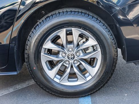 Certified 2024 Toyota Sienna LE image 27