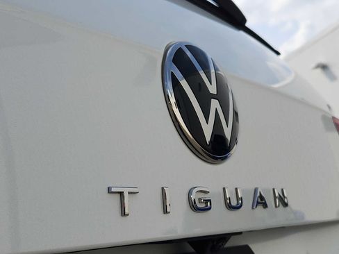 Used 2024 Volkswagen Tiguan SEL R-Line AWD/4WD image 31