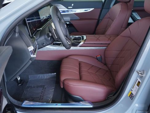 Used 2026 BMW 750e xDrive w/ Premium Package AWD/4WD image 12