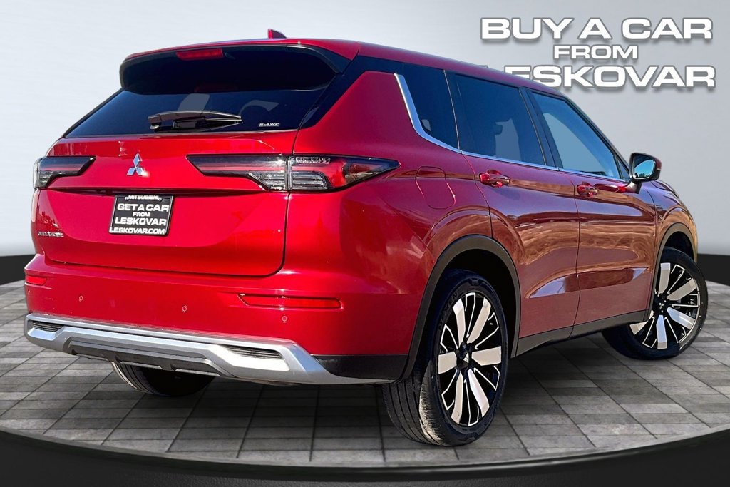 Used 2025 Mitsubishi Outlander AWD image 13