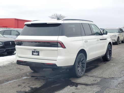 New 2026 Lincoln Navigator Reserve w/ Jet Appearance Package image 4