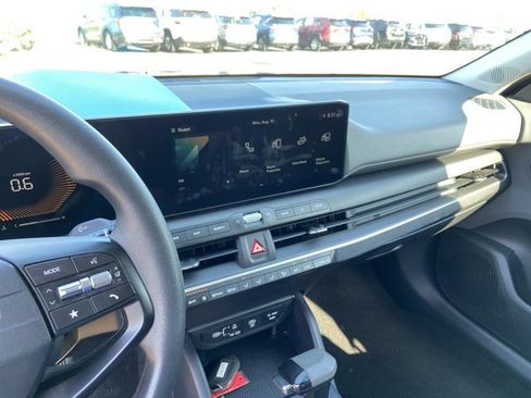 Used 2025 Kia K4 FWD image 23