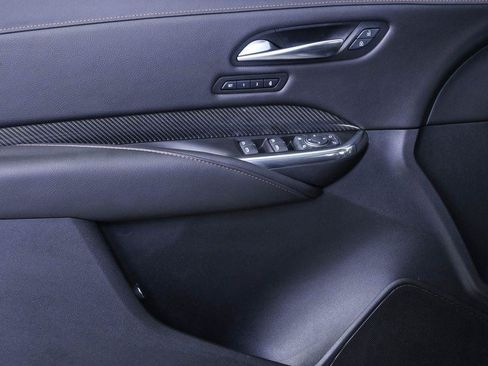 Used 2019 Cadillac XT4 Sport w/ Cold Weather Package FWD image 8