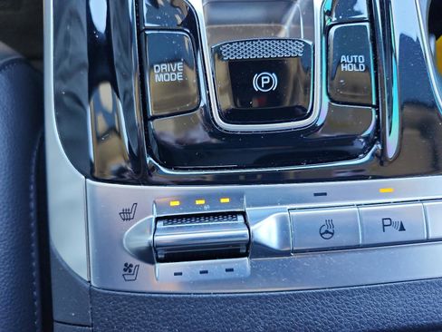 Used 2023 Kia Carnival SX Prestige image 21