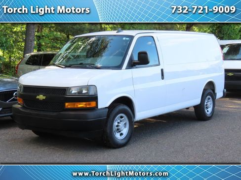 Used 2018 Chevrolet Express 3500 w/ Driver Convenience Package RWD image 1