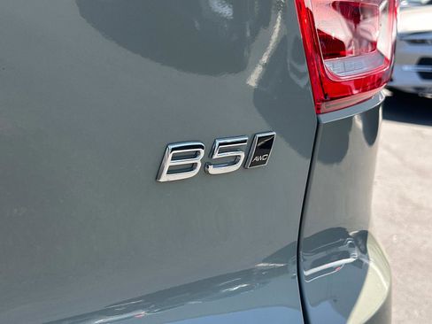 Certified 2025 Volvo XC40 B5 Plus w/ Climate Package image 28