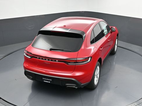 Certified 2025 Porsche Macan image 35