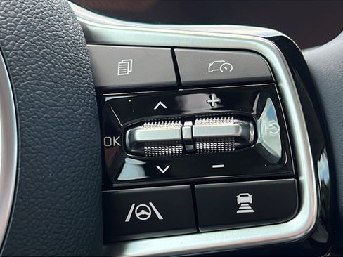 New 2026 Kia Carnival EX FWD image 23