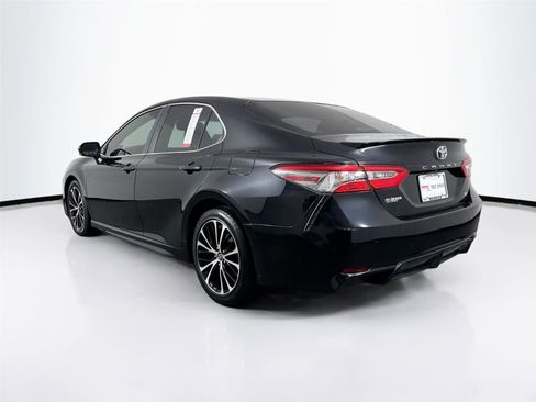 Used 2018 Toyota Camry SE w/ Convenience Package FWD image 12