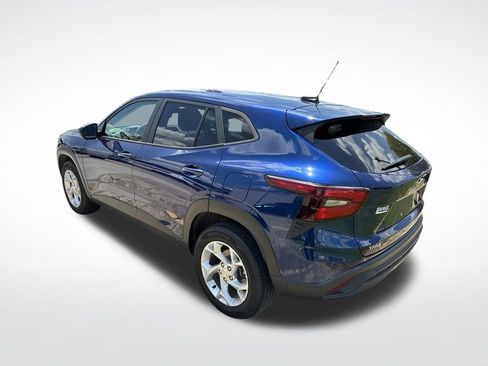 Used 2024 Chevrolet Trax LS w/ LS Convenience Package FWD image 10