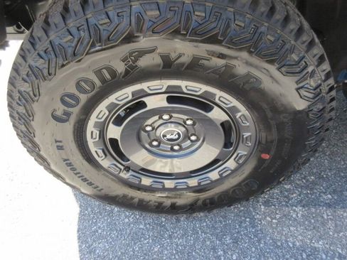 New 2025 Ford Bronco Badlands image 12