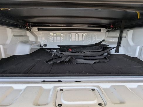 Used 2020 Jeep Gladiator Overland image 23