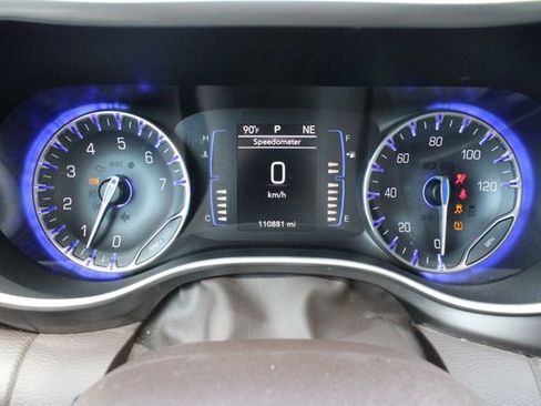 Used 2018 Chrysler Pacifica Touring-L FWD image 10