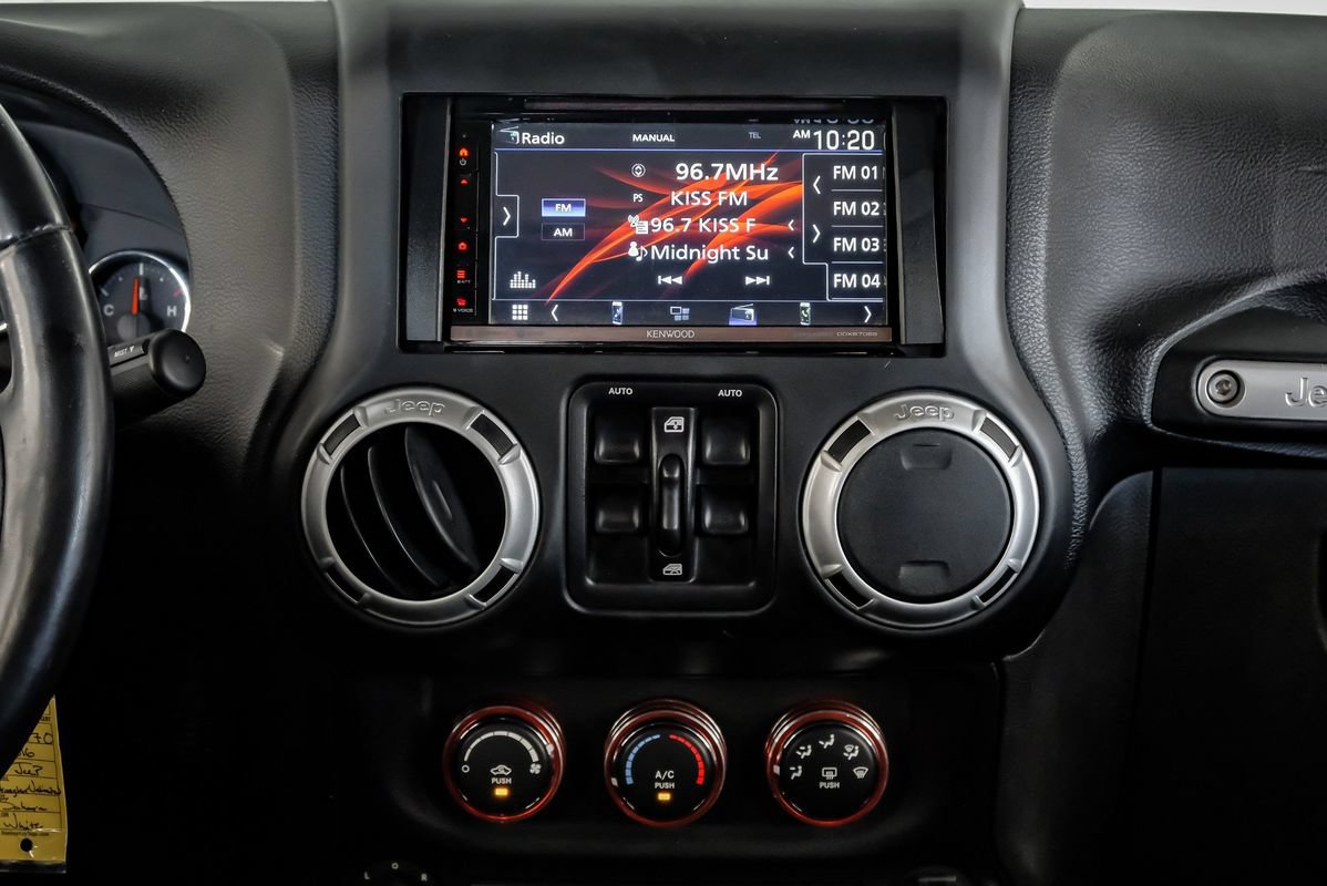 Used 2016 Jeep Wrangler Unlimited Sahara w/ Connectivity Group AWD/4WD image 24