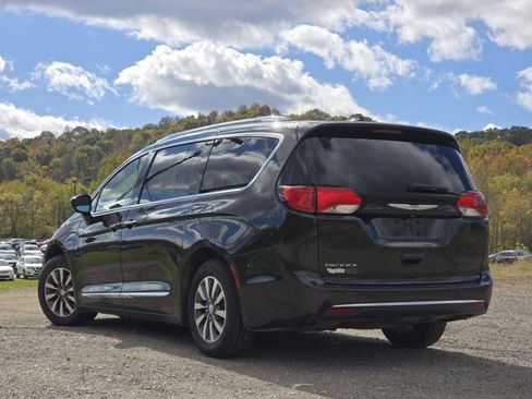 Used 2020 Chrysler Pacifica Touring-L image 11