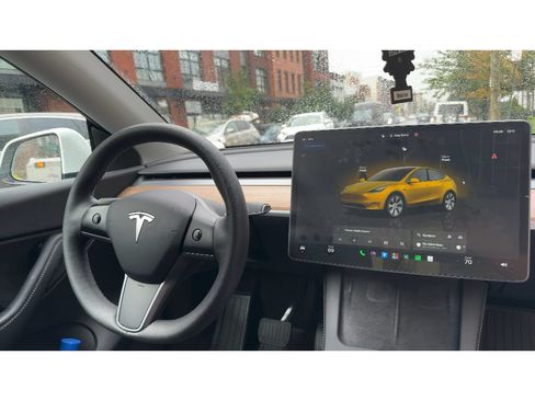 Used 2022 Tesla Model Y Long Range AWD/4WD image 4