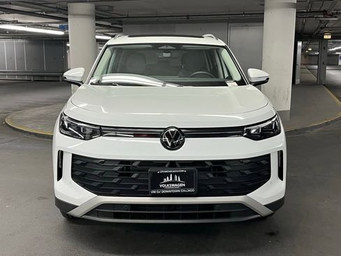 New 2025 Volkswagen Tiguan SE image 33