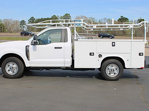 Used 2025 Ford F250 XL w/ XL Chrome Package image 7