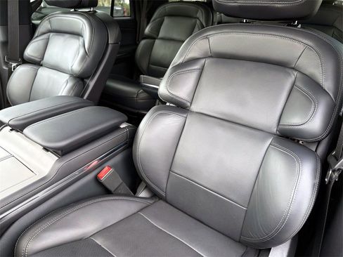 Used 2025 Lincoln Navigator Reserve w/ Jet Appearance Package image 19