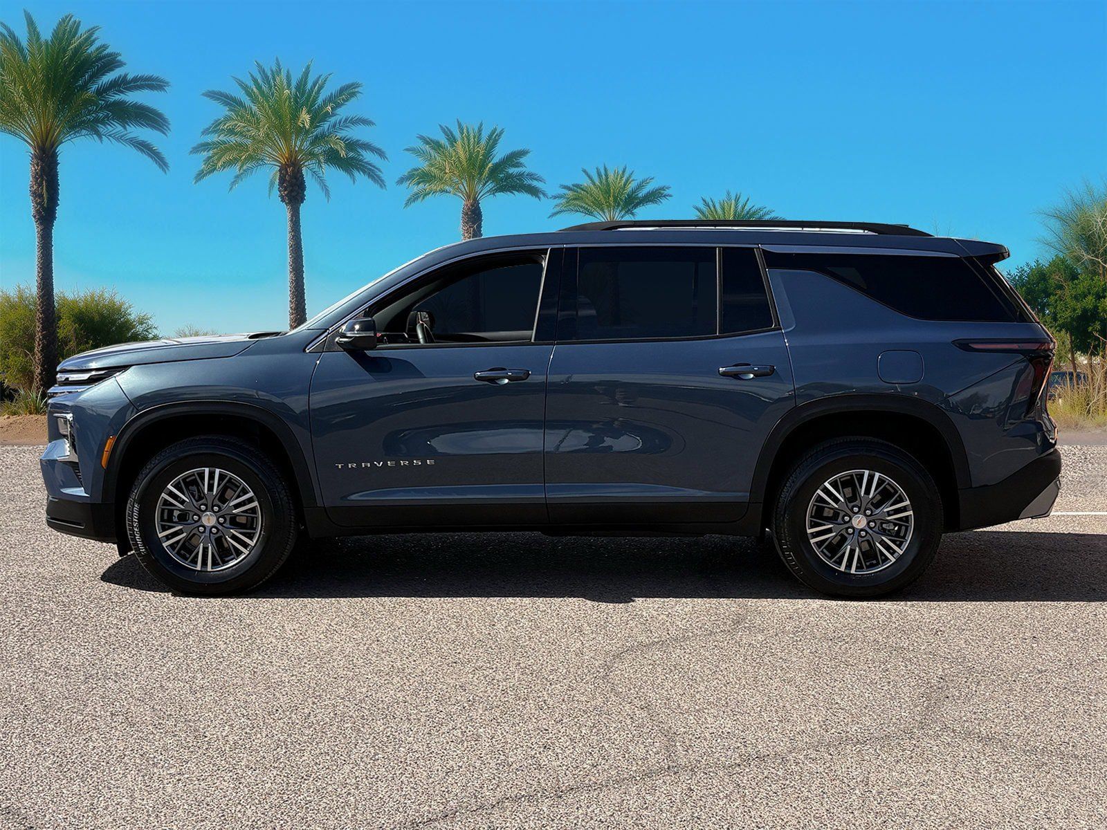 Used 2026 Chevrolet Traverse LT AWD/4WD image 2