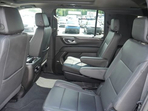 Used 2023 Chevrolet Suburban Z71 w/ Luxury Package AWD/4WD image 24